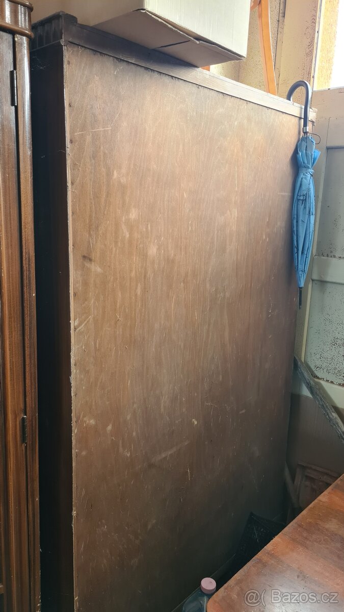 Stare skrine, stul a zidle - 13