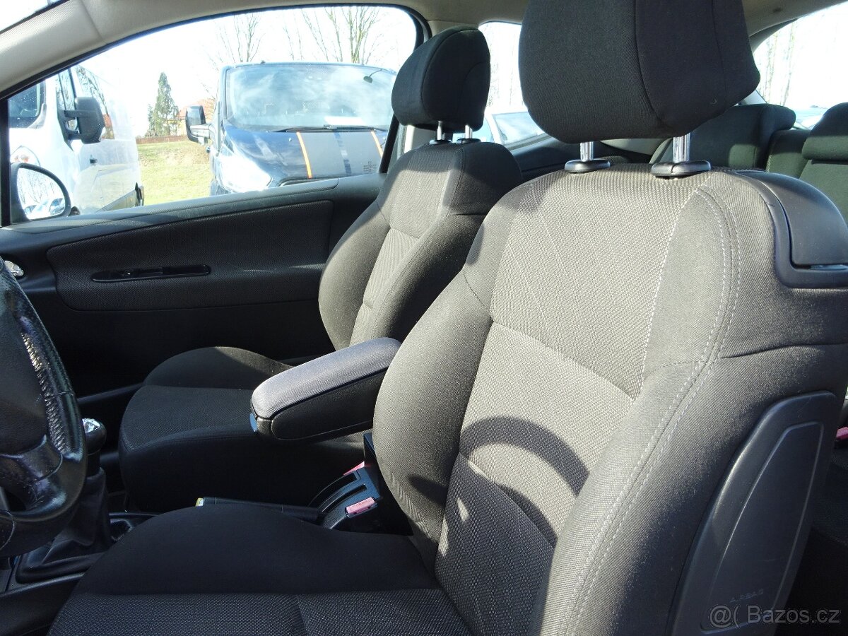 Peugeot 207 1,6 HDI - 13