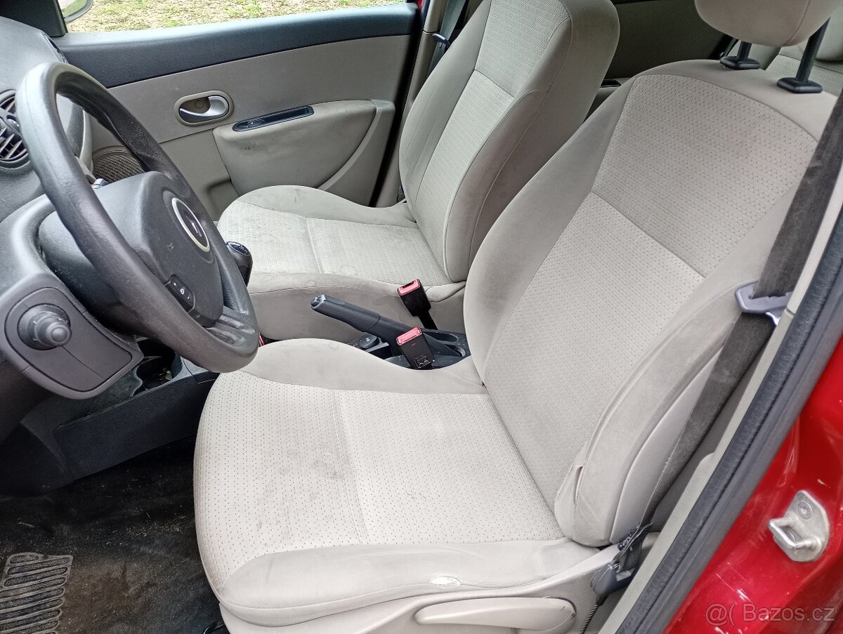 Renault Clio 1,2 Benzin VELKY SERVIS - 13