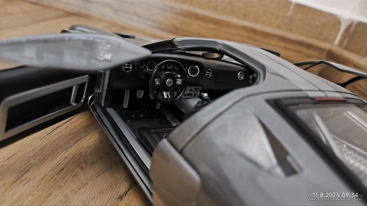 Model Ford GT 2004 1:18 Autoart ( 73025 ) - 13