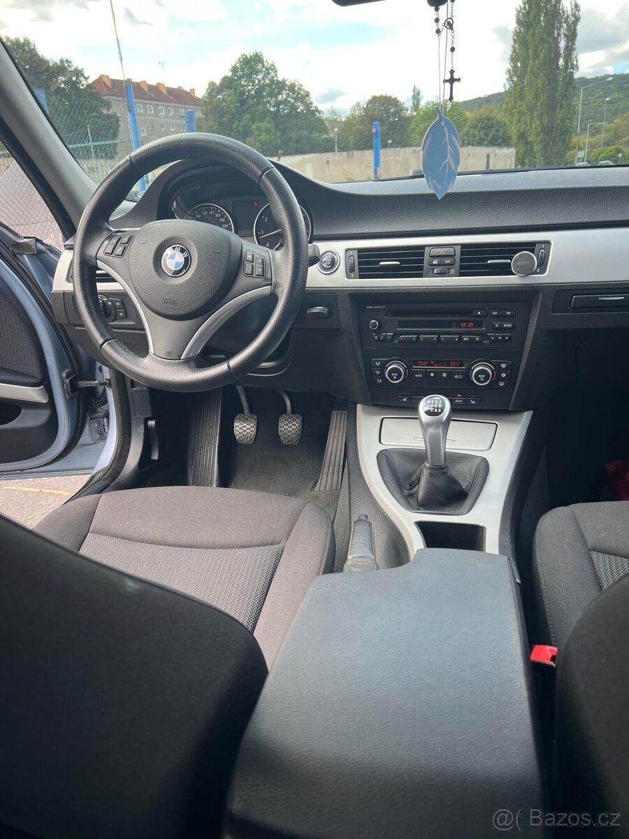 BMW 316i 1.6i 90kw, r.2009, serviska, klima, stk - 13