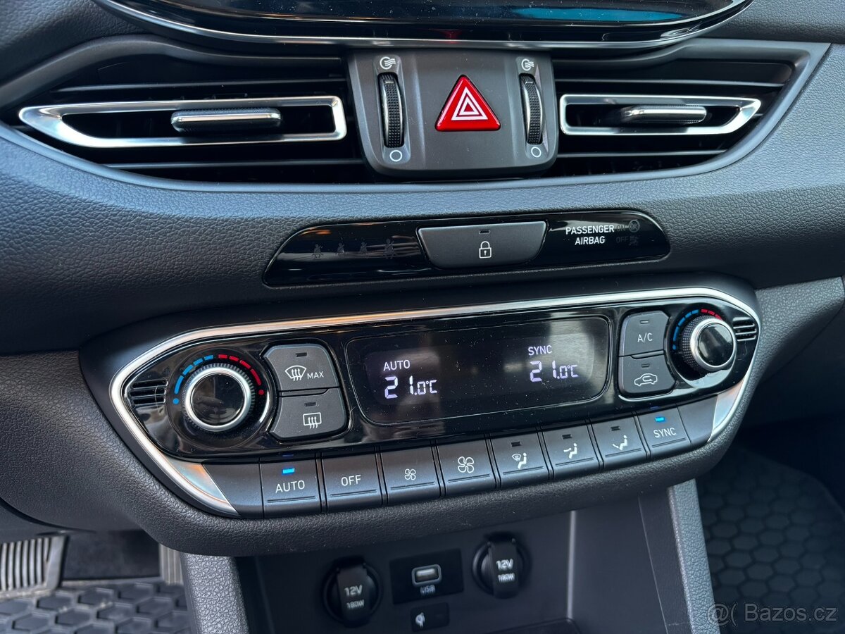 Hyundai i30 combi AT - 13