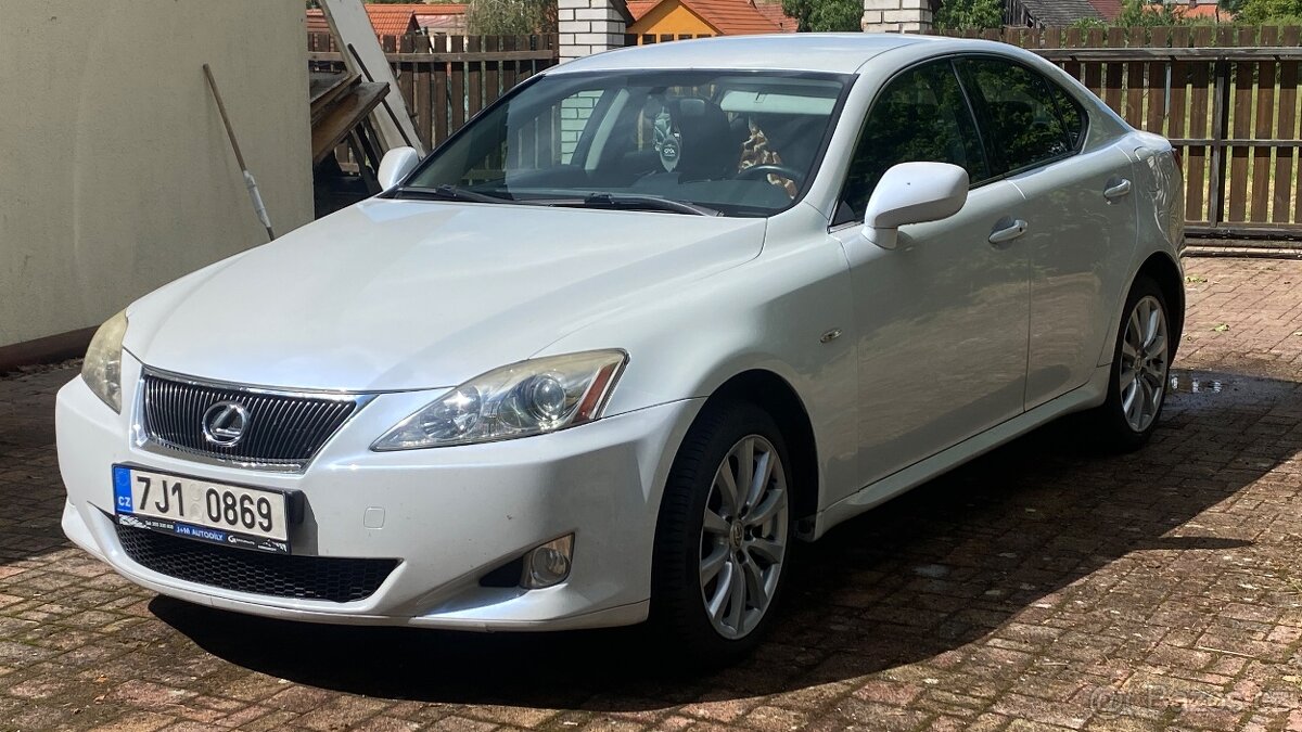 Lexus IS 220D rok 2011 - 13