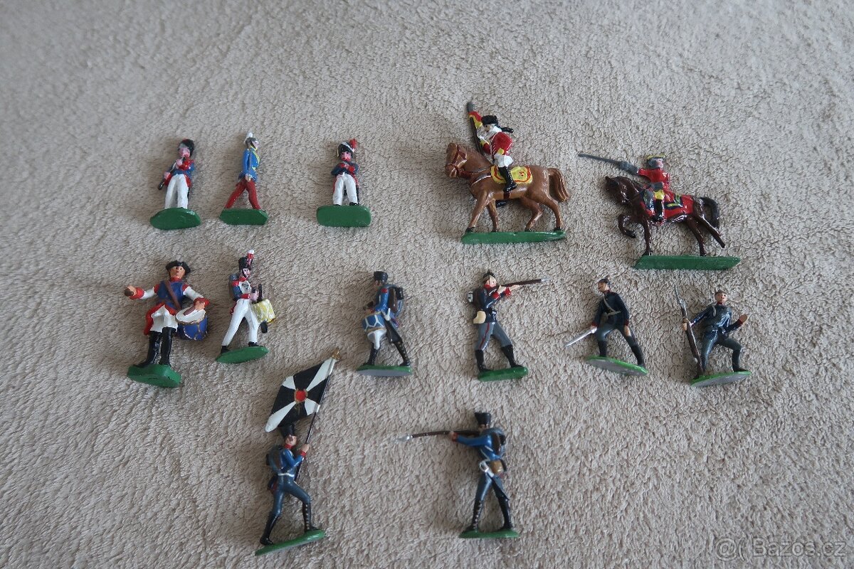 cínoví vojáčci a další figurky - 13