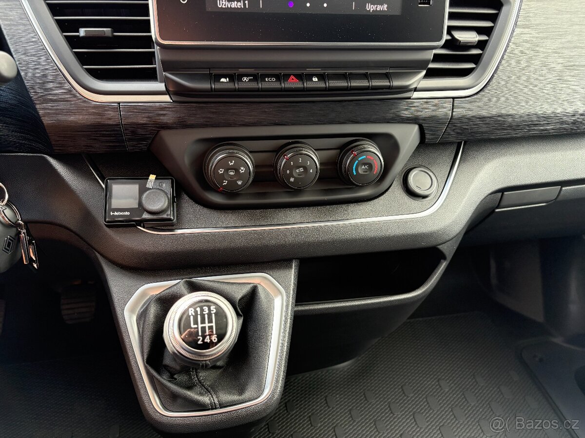 Renault Trafic 2.0dCi do 2,49t, Spaní, Topení - 13