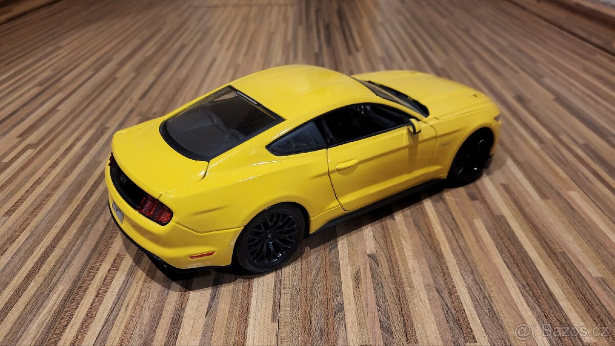 Modely aut 1:18 - 13