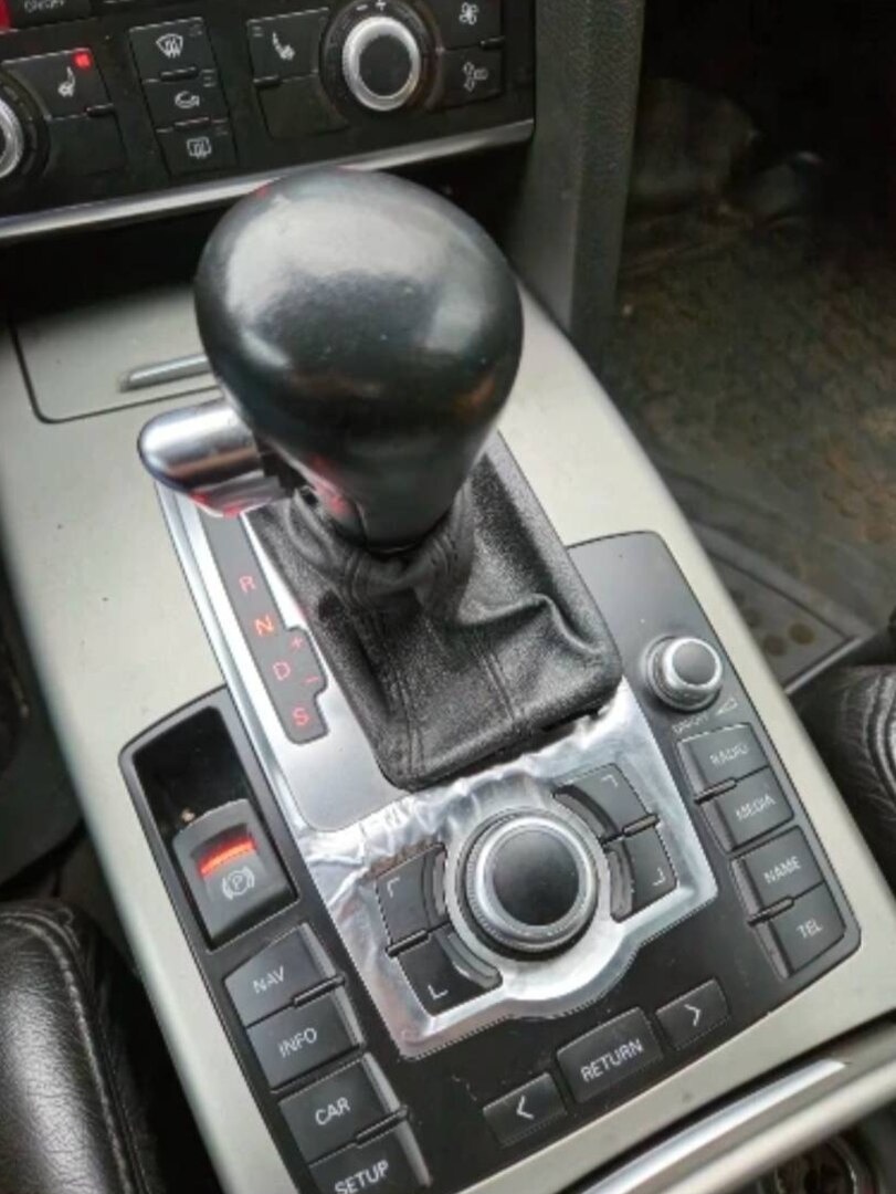 RAMIK NA STREDOVY PANEL AUDI Q7 A6 C6 - 13