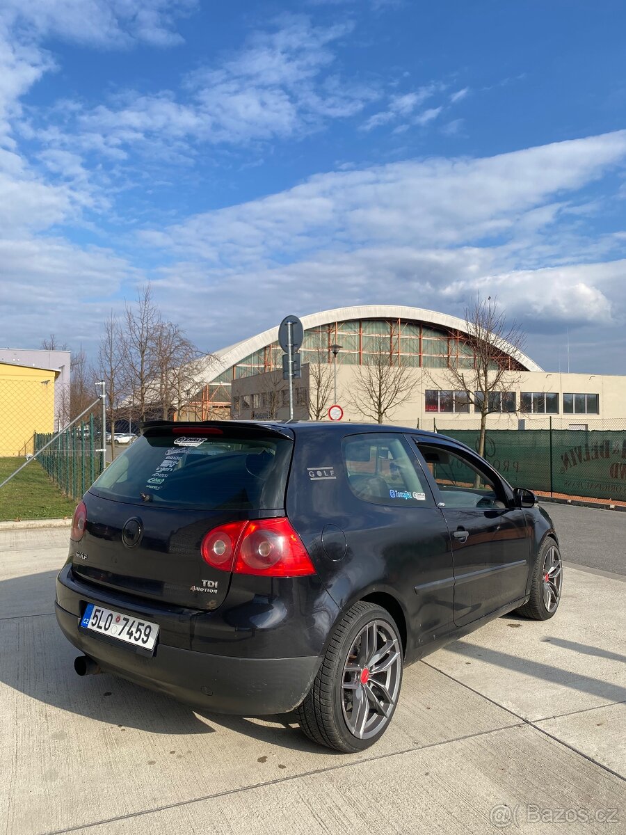 Volkswagen Golf V 1.9TDI - 13
