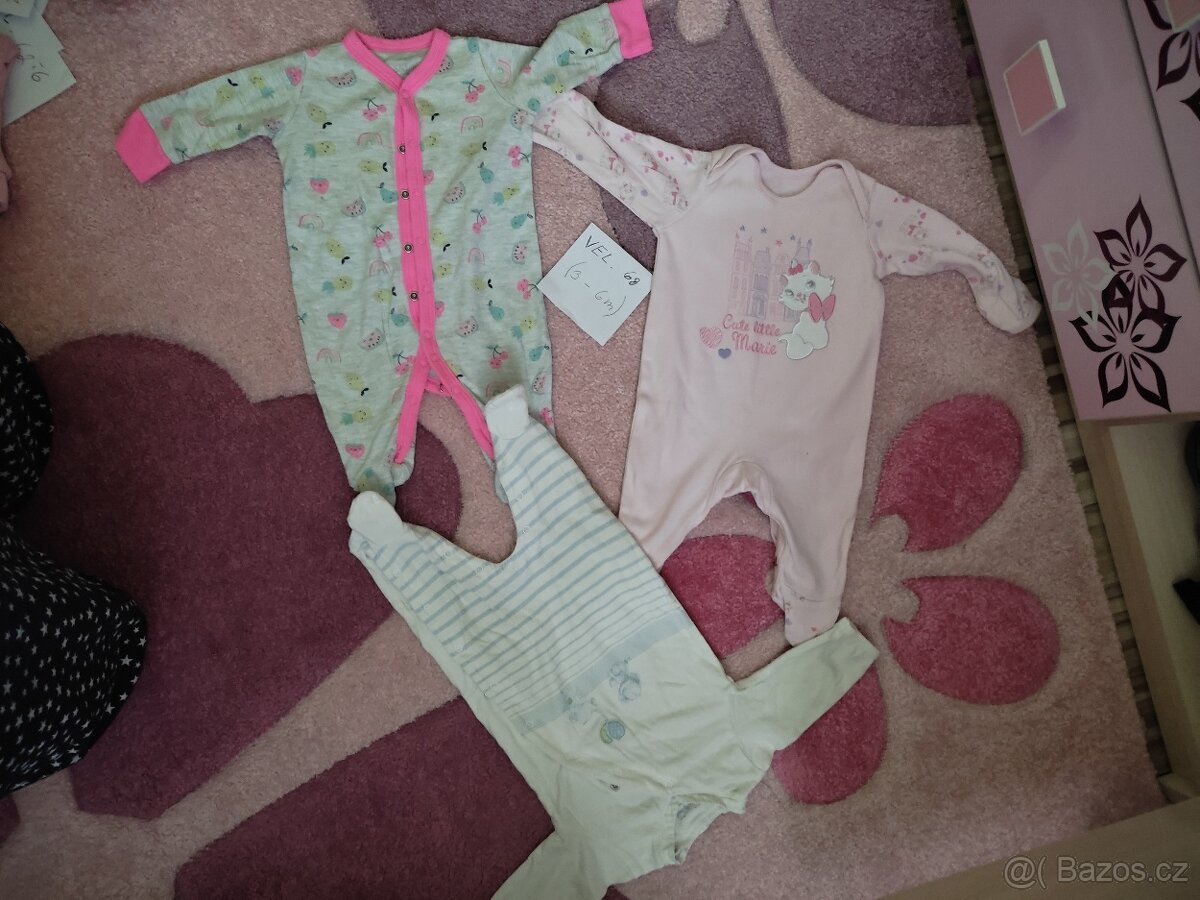 Oblečení a jiné potřeby pro miminko - 13