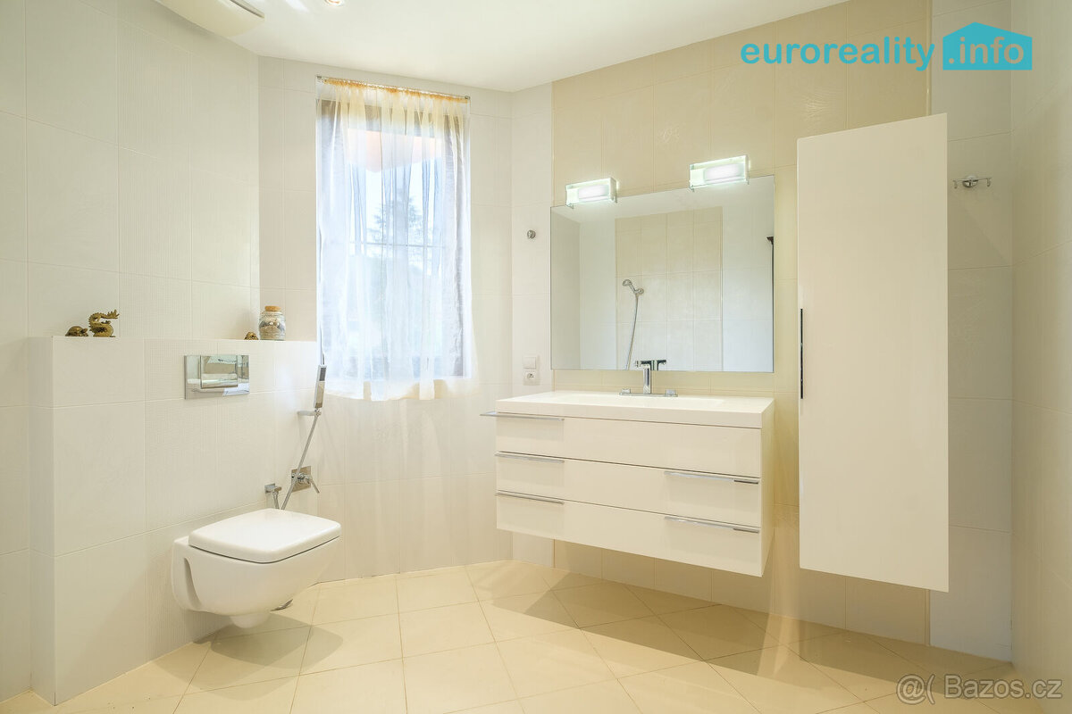 Prodej, rodinný dům, 314 m2, Karlovy Vary - Mezirolí - 13