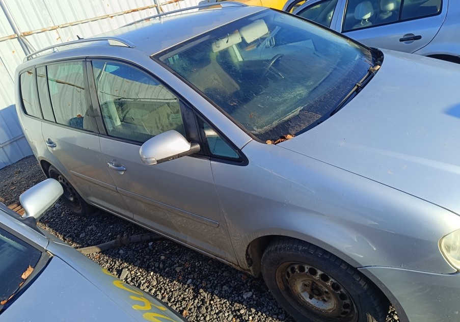 ND z VW Touran 1896.cm3 77.kw nafta r.v.2005 (K17) - 13