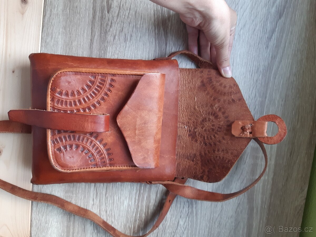 Kožená crossbody kabelka - 13