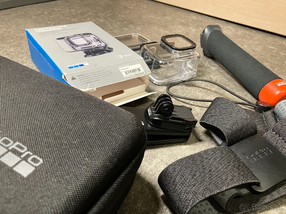 GoPro 12 a originální příslušenství - 13