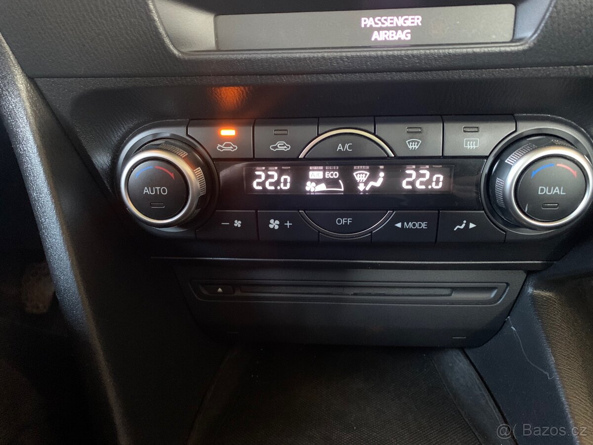 Mazda 3 koupená nová v ČR najeto 80tis.km - 13