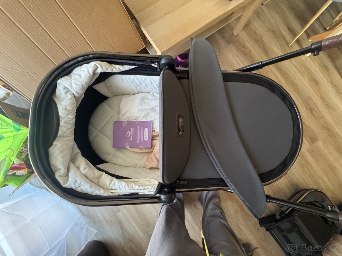Kočárek Moon Resea S - 13
