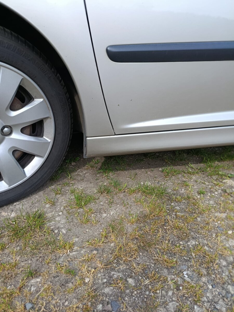 Peugeot 207 - 13