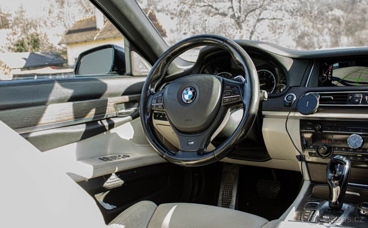 BMW 750i xDrive 2015 - 13