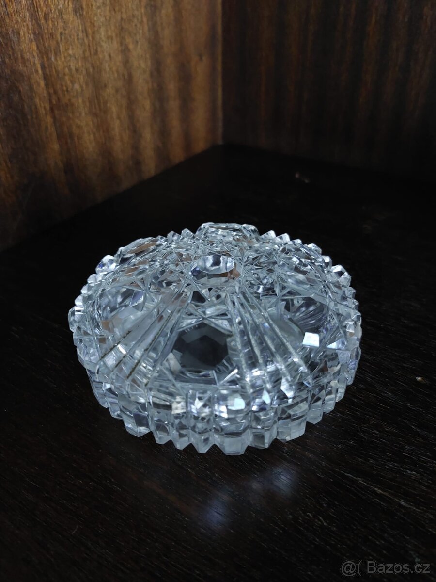 Porcelán a broušené sklo - 13