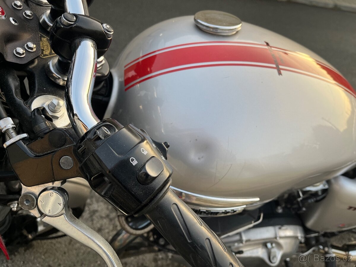 Triumph Thruxton 900 - 13