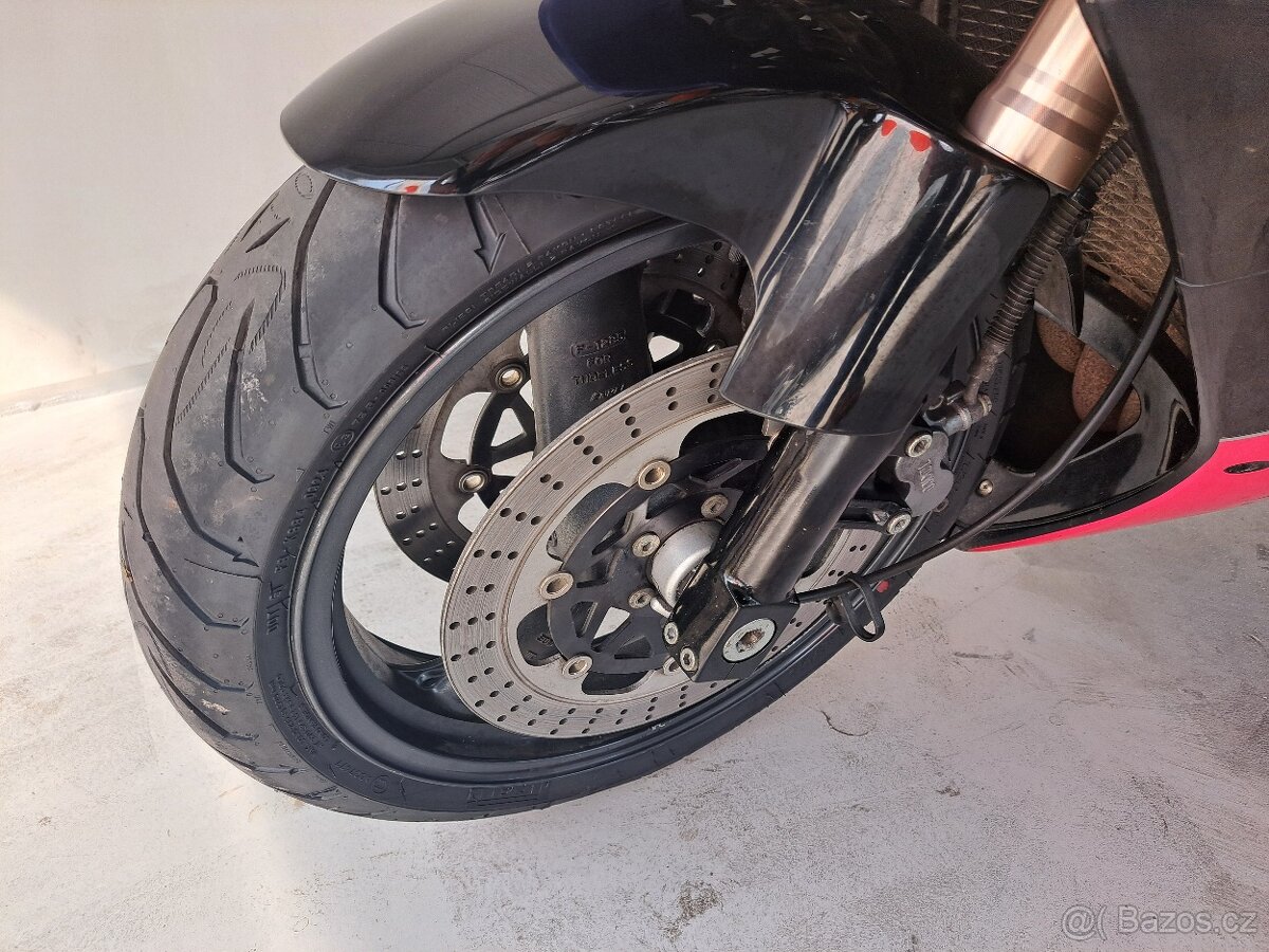 Kawasaki ZXR 750 - 13