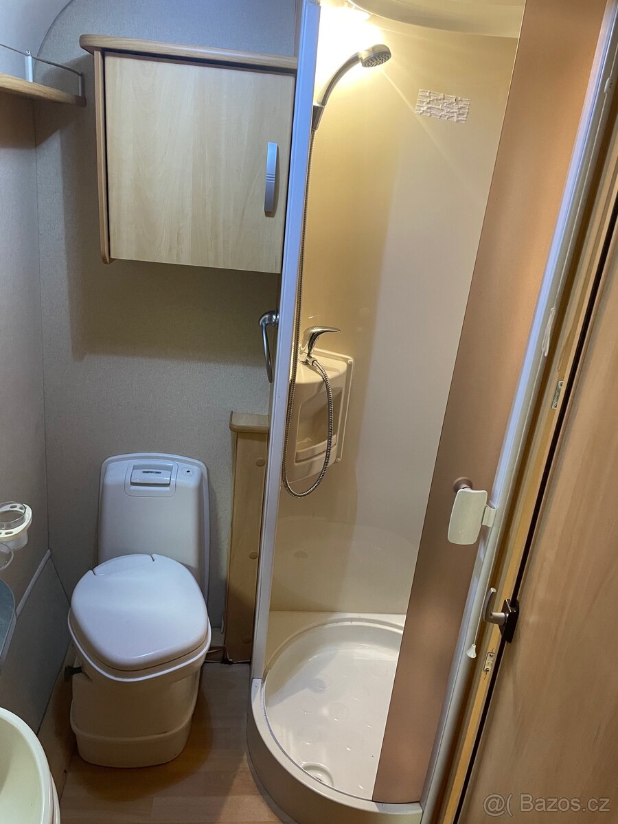 Karavan Sprite Europa - velká koupelna - sprchový kout - 13