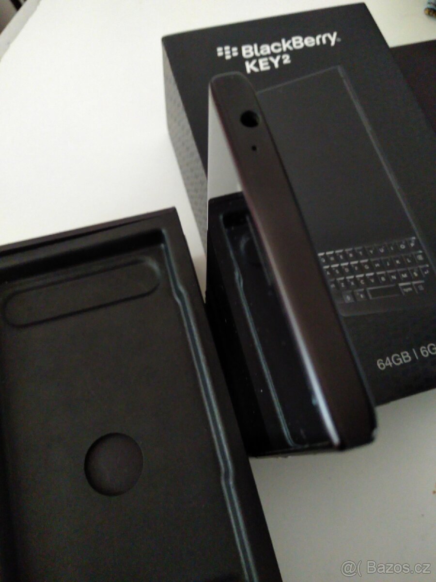 Blackberry Key2 4/64 zànovní - 13