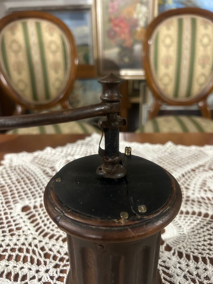 Starožitný kávový mlýnek přelom 19./20. století - 13