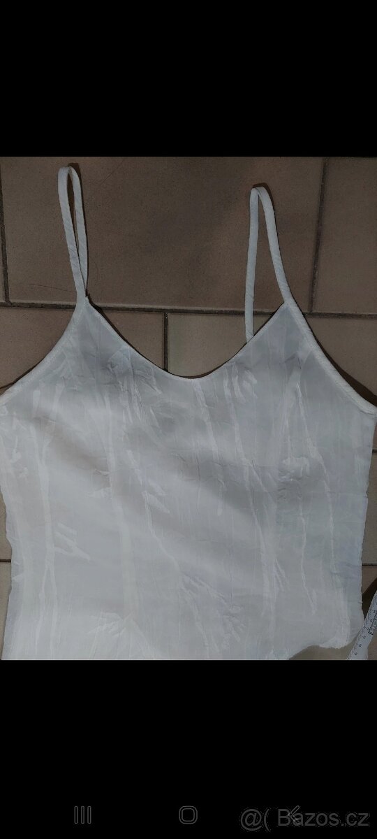 Bílé šaty na úzká ramínka. Vhodné i jako večerní. - 13