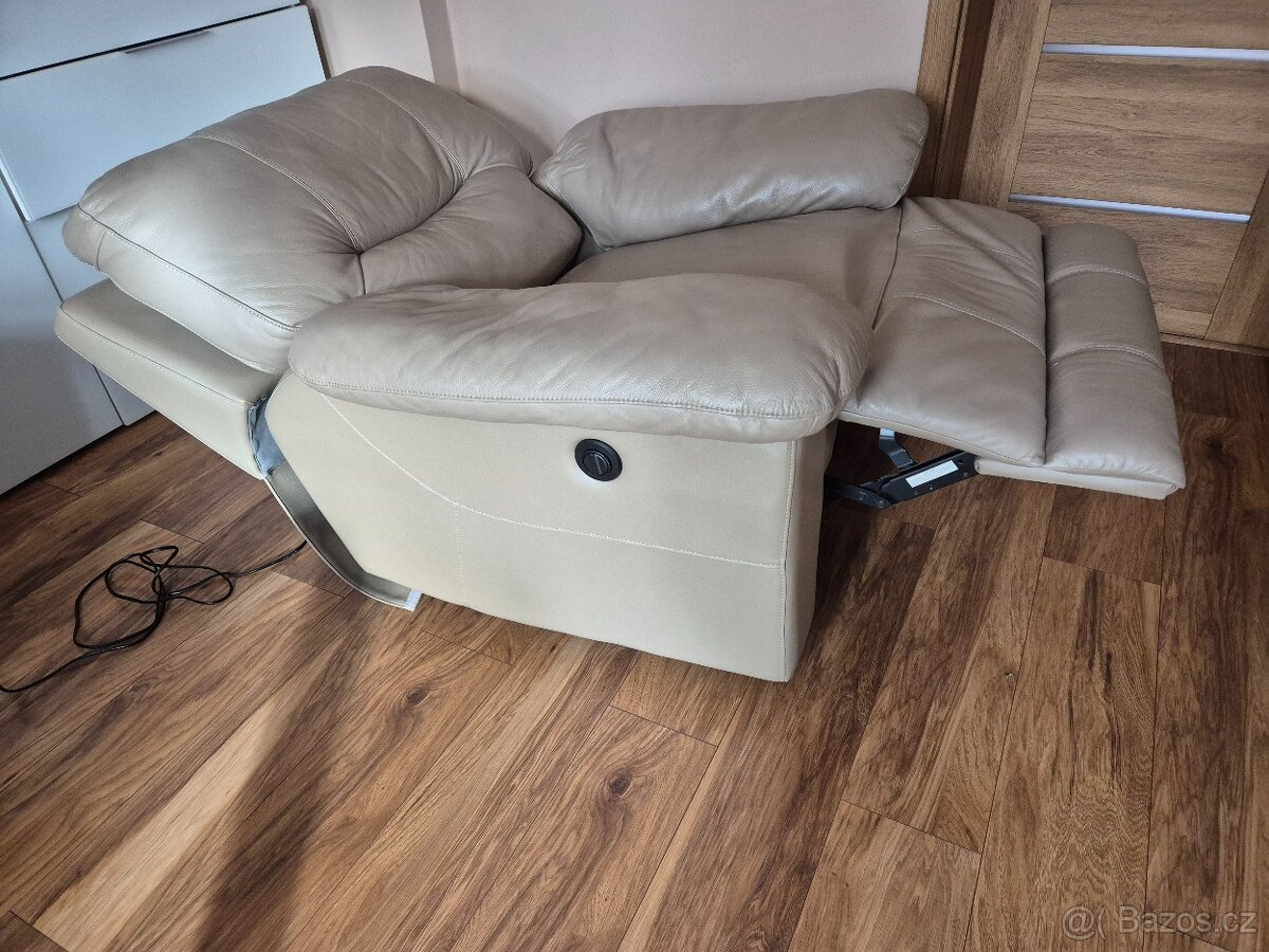 Prodám koženou sedací soupravu 3+2+1 - 13