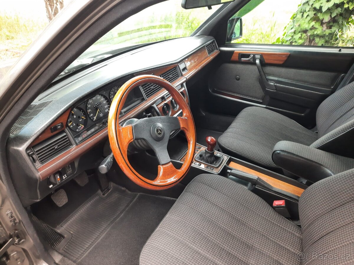 Mercedes 190E 2.0.i. manuál - 13