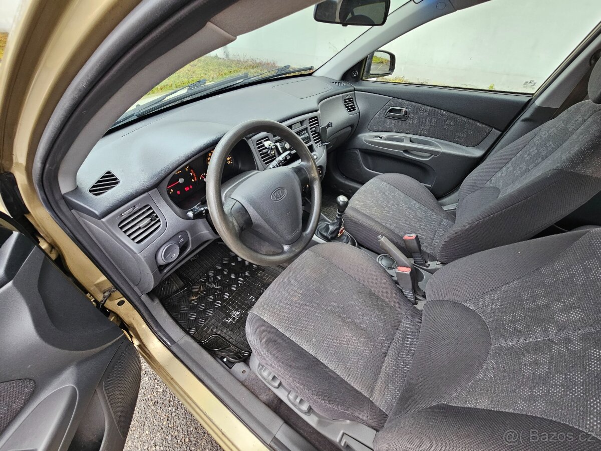 Kia Rio 1.4i, klima, tažné - 13