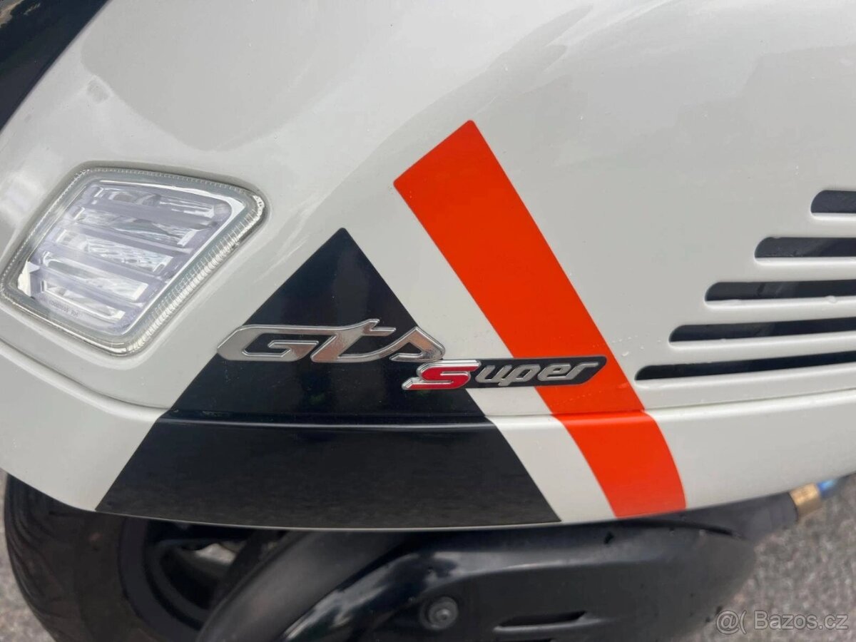 Vespa GTS 300 Super - 13