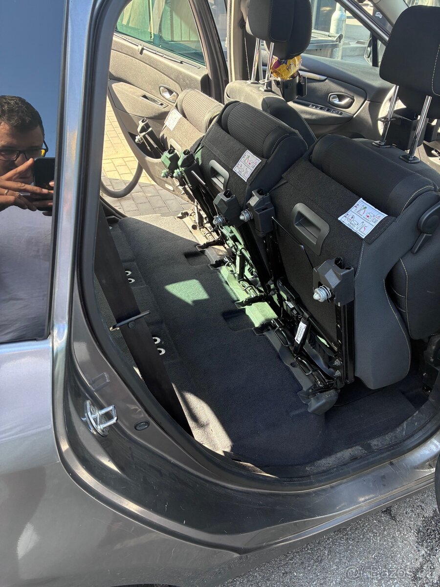 Renault Grand Scenic - 13