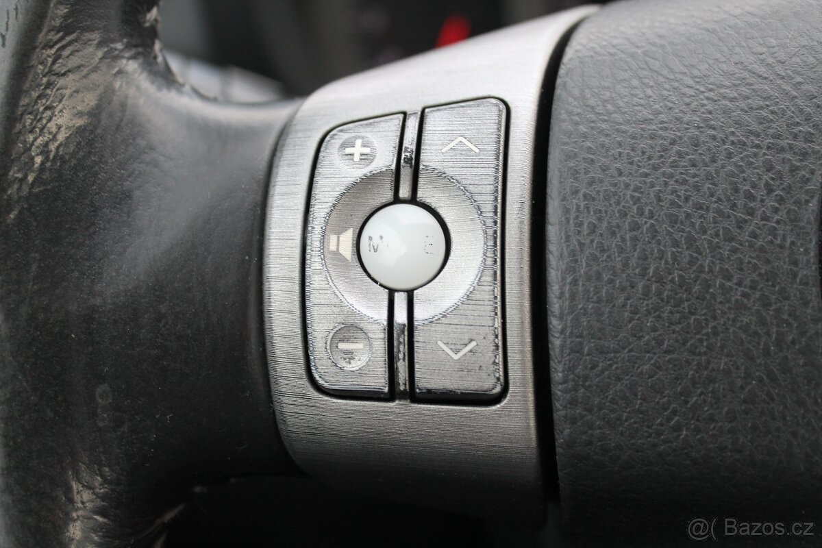 Toyota Rav4 2.2D-4D 100kW + 4X4 + BEZ KOROZE + TAŽNÉ - 13