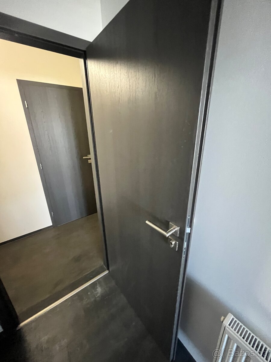 Dvere+oblozky sede - 13