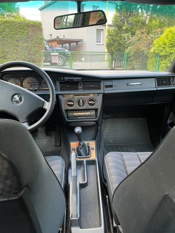 Mercedes 190E W201 - 13