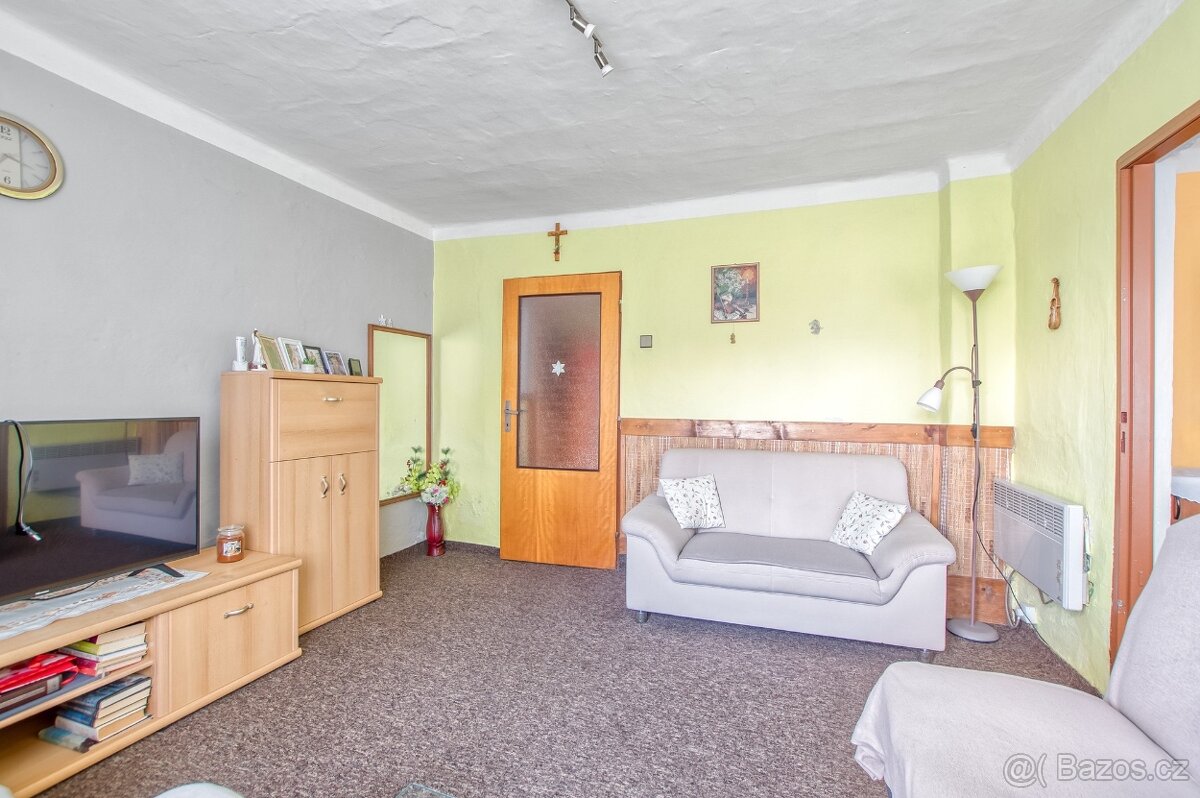 Prodej rodinného domu k rekonstrukci Lučina - 13