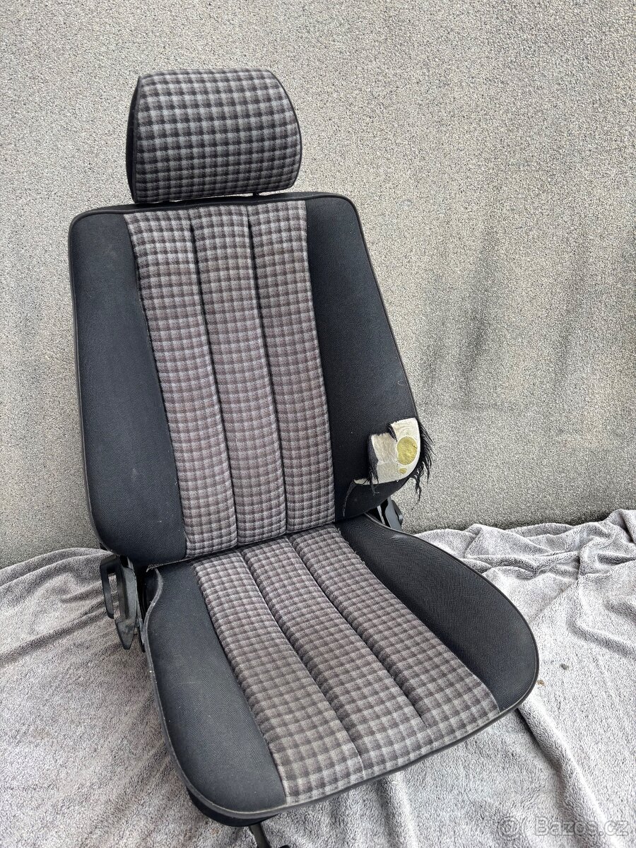 Mercedes 190 w201 Sportline interiér - 13