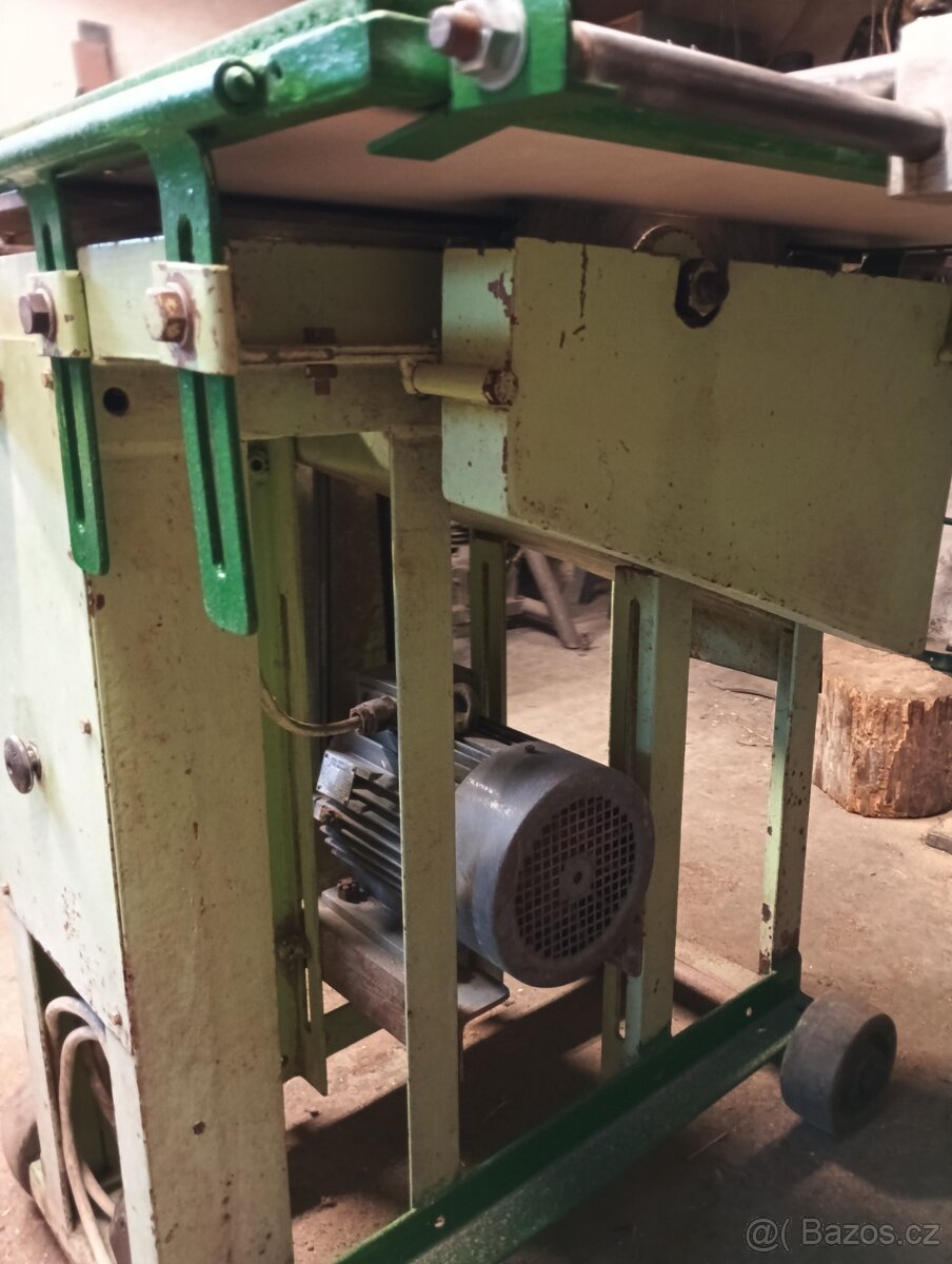 TRUHLÁŘSKÝ UNIVERZÁNÍ STROJ - 13