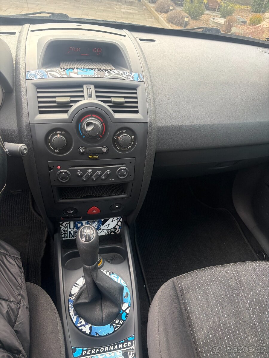 Prodám Renault Megane Hatchback 1.4 72 kW - 13
