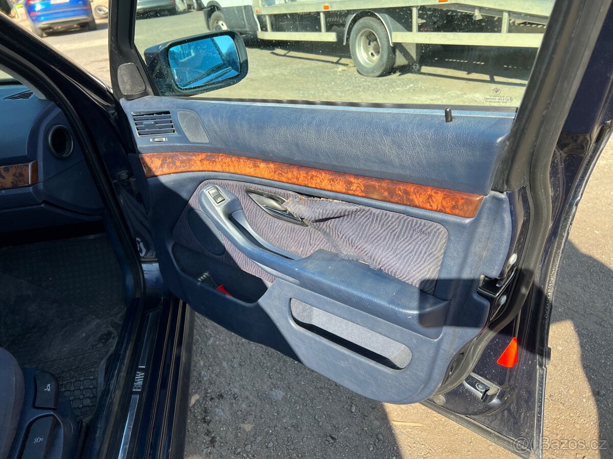 BMW E39 523iA - 13