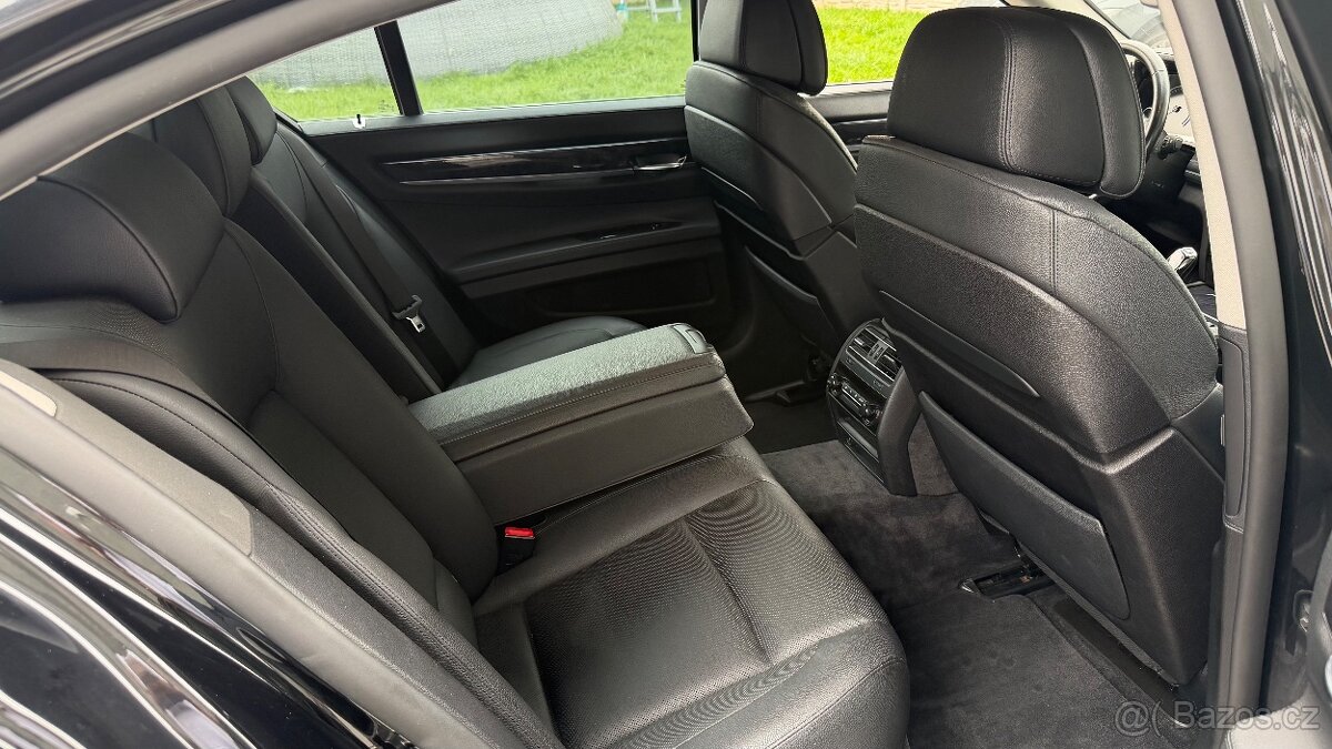 Bmw 750 i X-drive - 13
