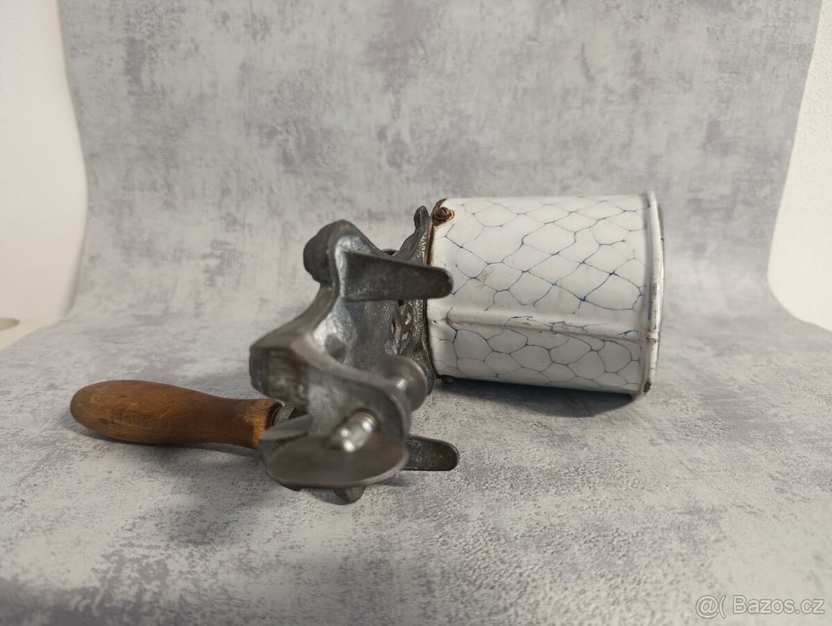 Krásný velký mlýnek na strouhanku IDA se smaltem. - 13