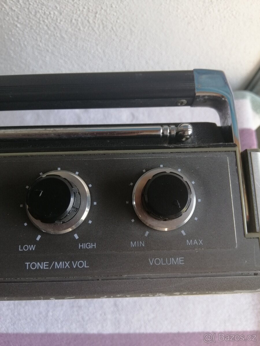 Rádiomagnetofon JVC - 13