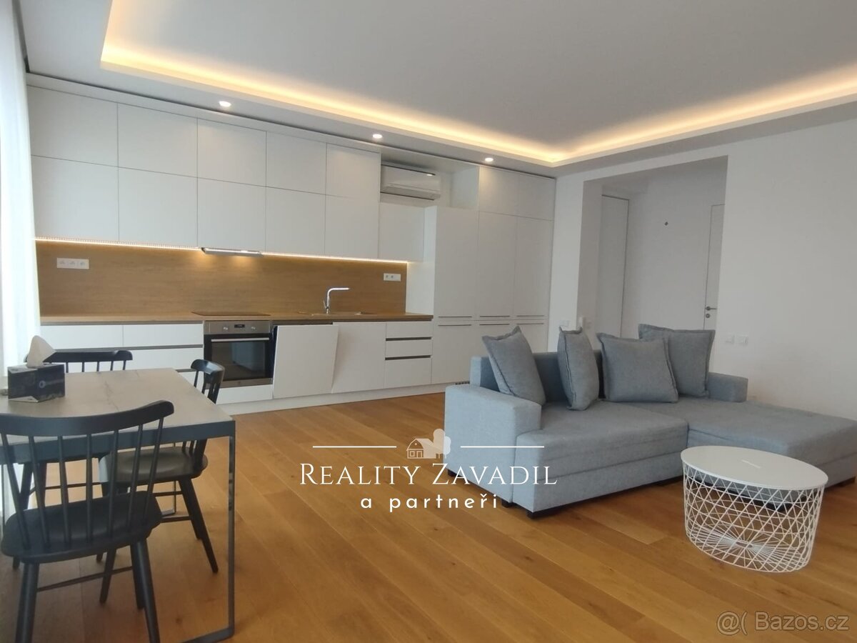 Luxusní byt 2+kk s garáží, zahradou a bazénem – Ledeč nad Sá - 13