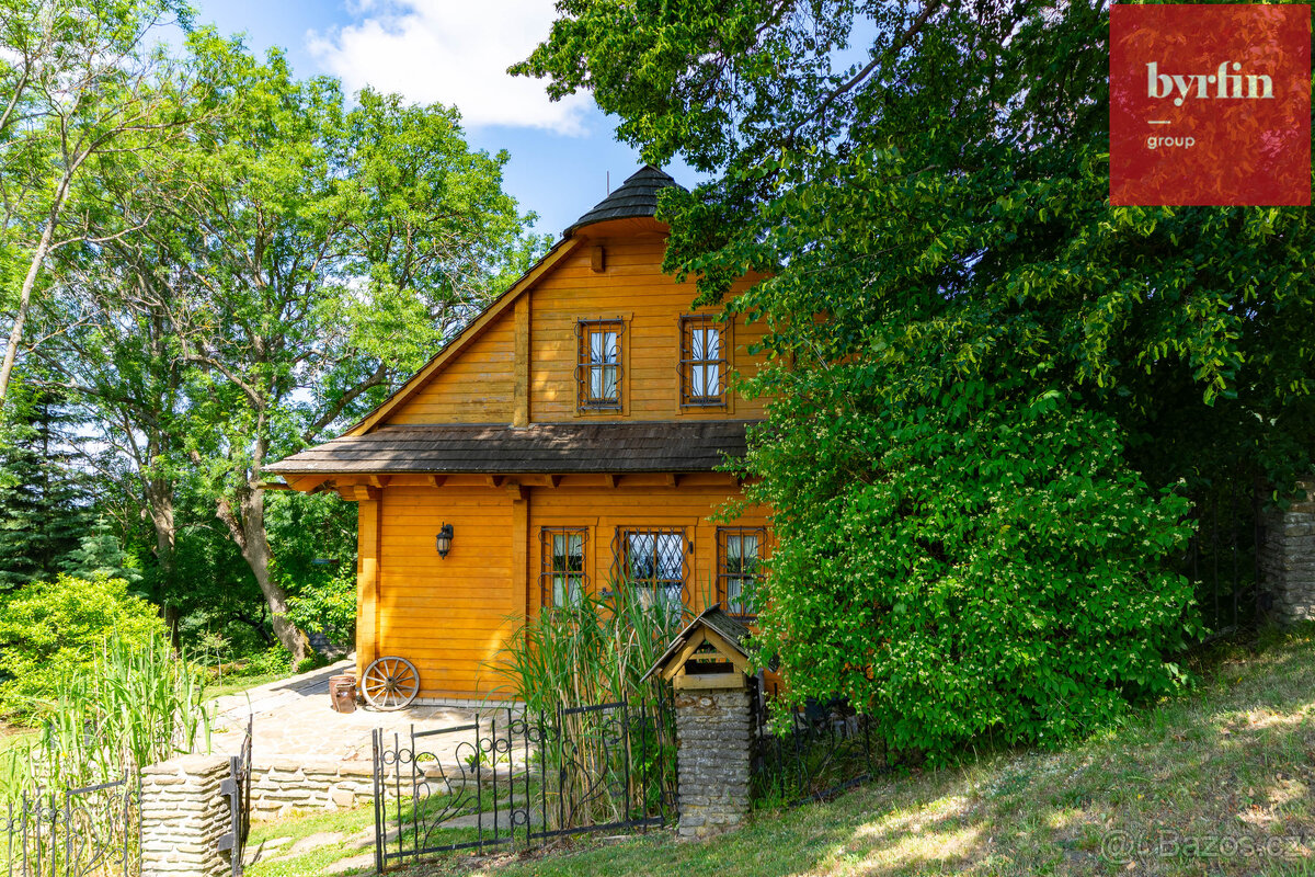 Exkluzivní nabídka bydlení – Dřevěná roubenka s historickým - 13