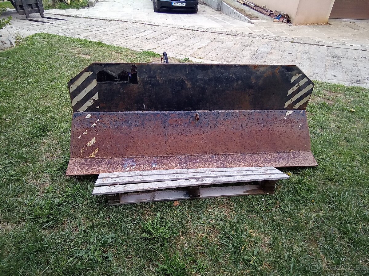 Přední radlice na traktor - 13