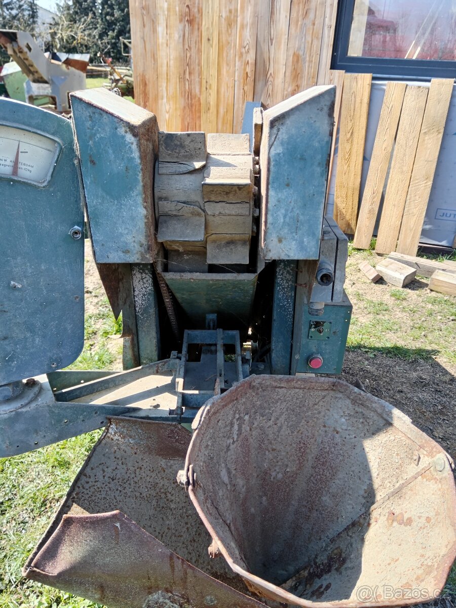 Příjmový koš a pytlovací váha na brambory - 13