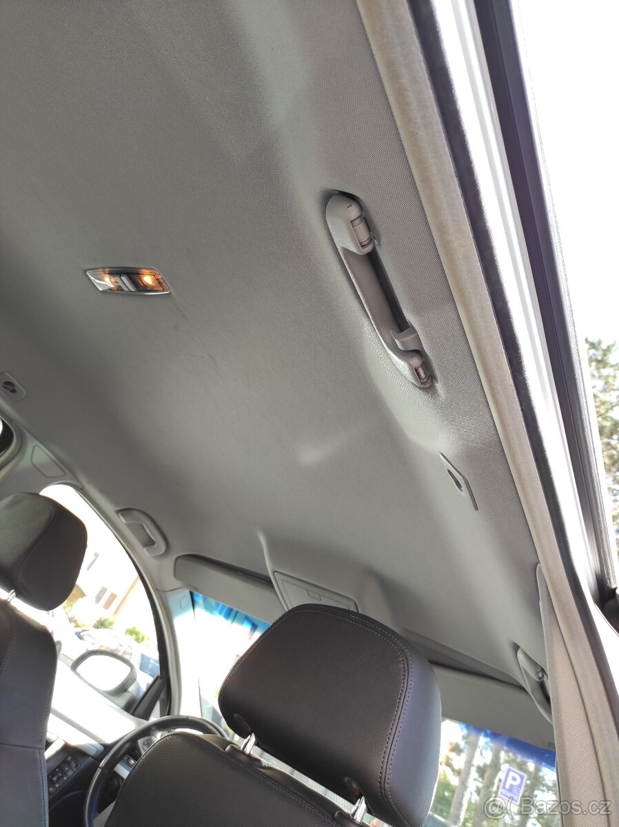 Opel Vectra SW 110 kW rok 2008 - 13