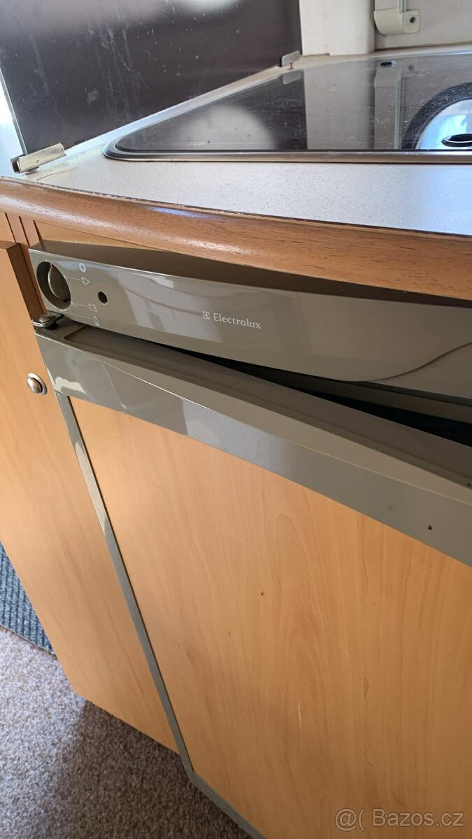 Prodám obytný karavan Chateau 531 - 13